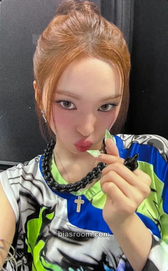 Chiquita WE GO UP Photocard - BABYMONSTER - BABYMONSTER K-pop photocard
