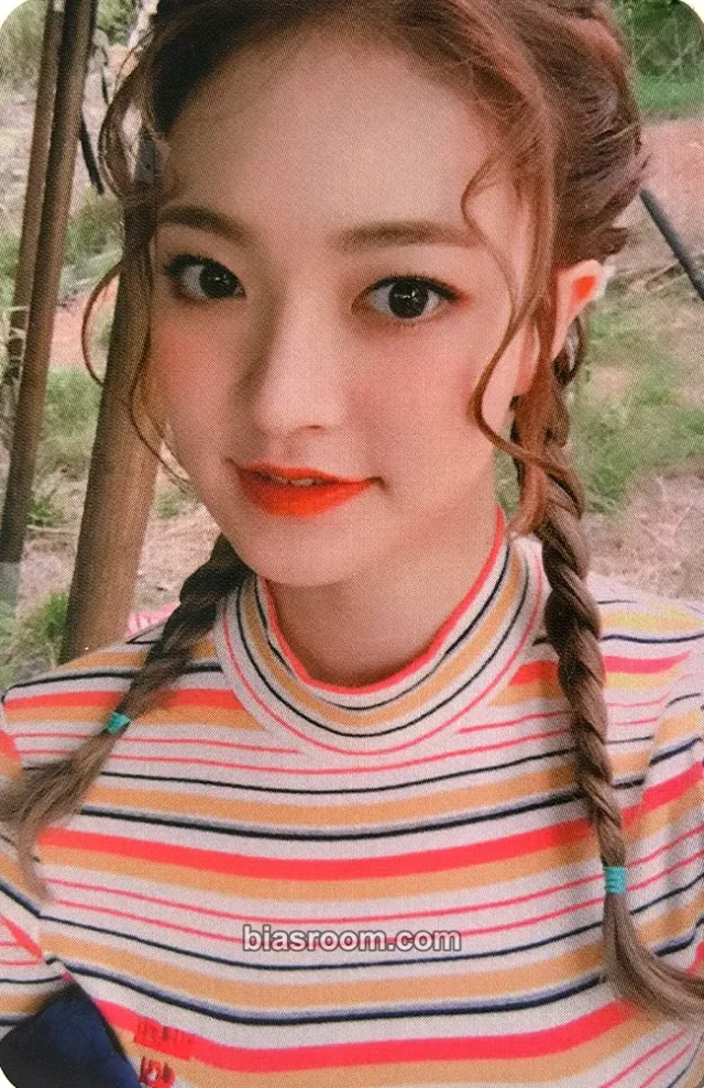 DIA - Somyi - Present Album album photocard good night version