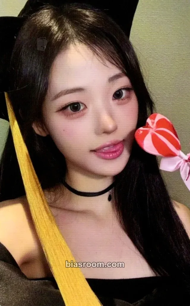 QWER - Hina - CEREMONY  Album lucky draw weverse global shop (wvg) Weverse ld unbalance/graduation version