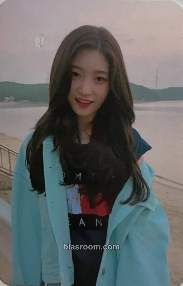 DIA - Chaeyeon - Present Album album photocard good evening version good night version