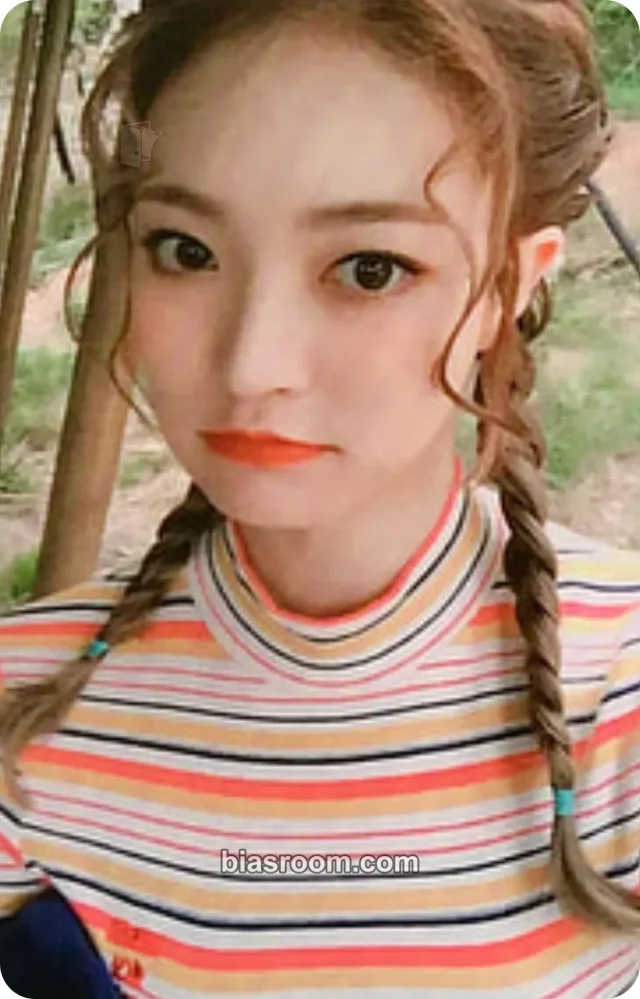 DIA - Somyi - Present Album album photocard good evening version