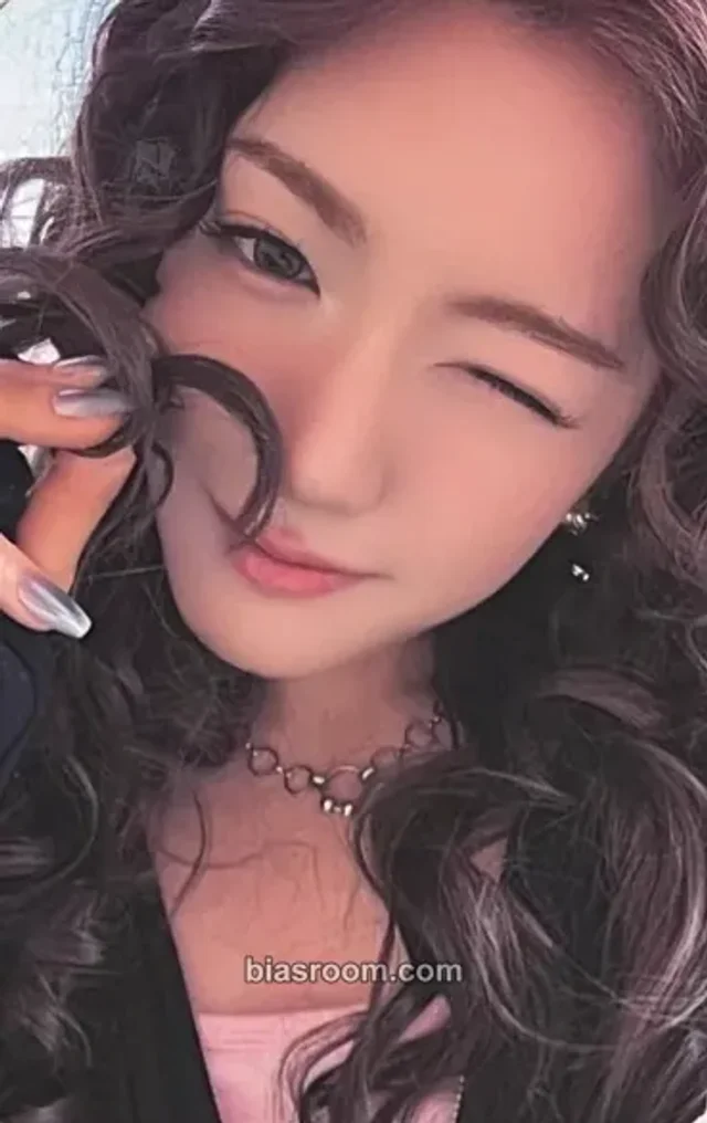 AtHeart - Seohyeon - Butterfly Doors Album merch photocard