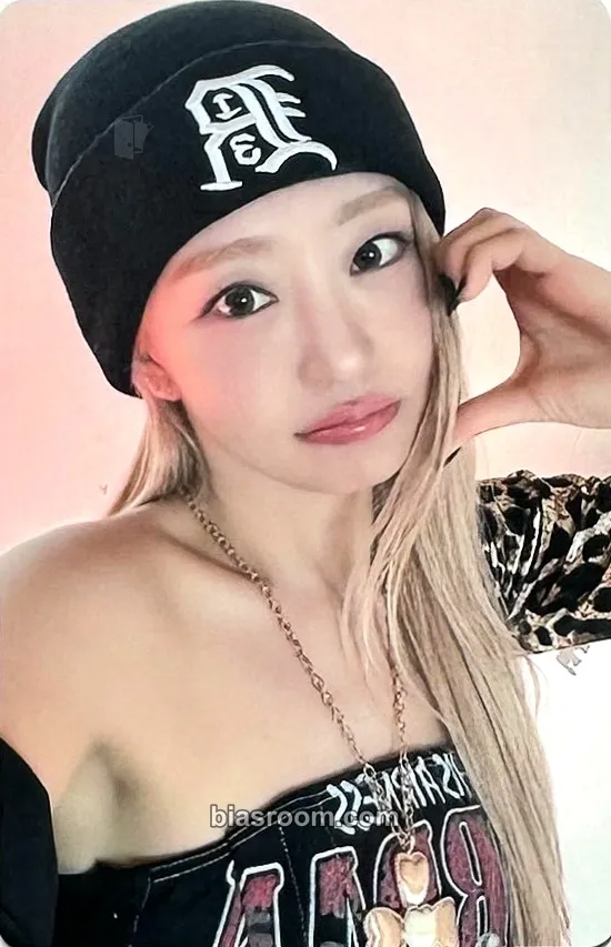 Julie Japan Debut Tour 'Lucky Day' Photocard - KISS OF LIFE - KISS OF LIFE K-pop photocard