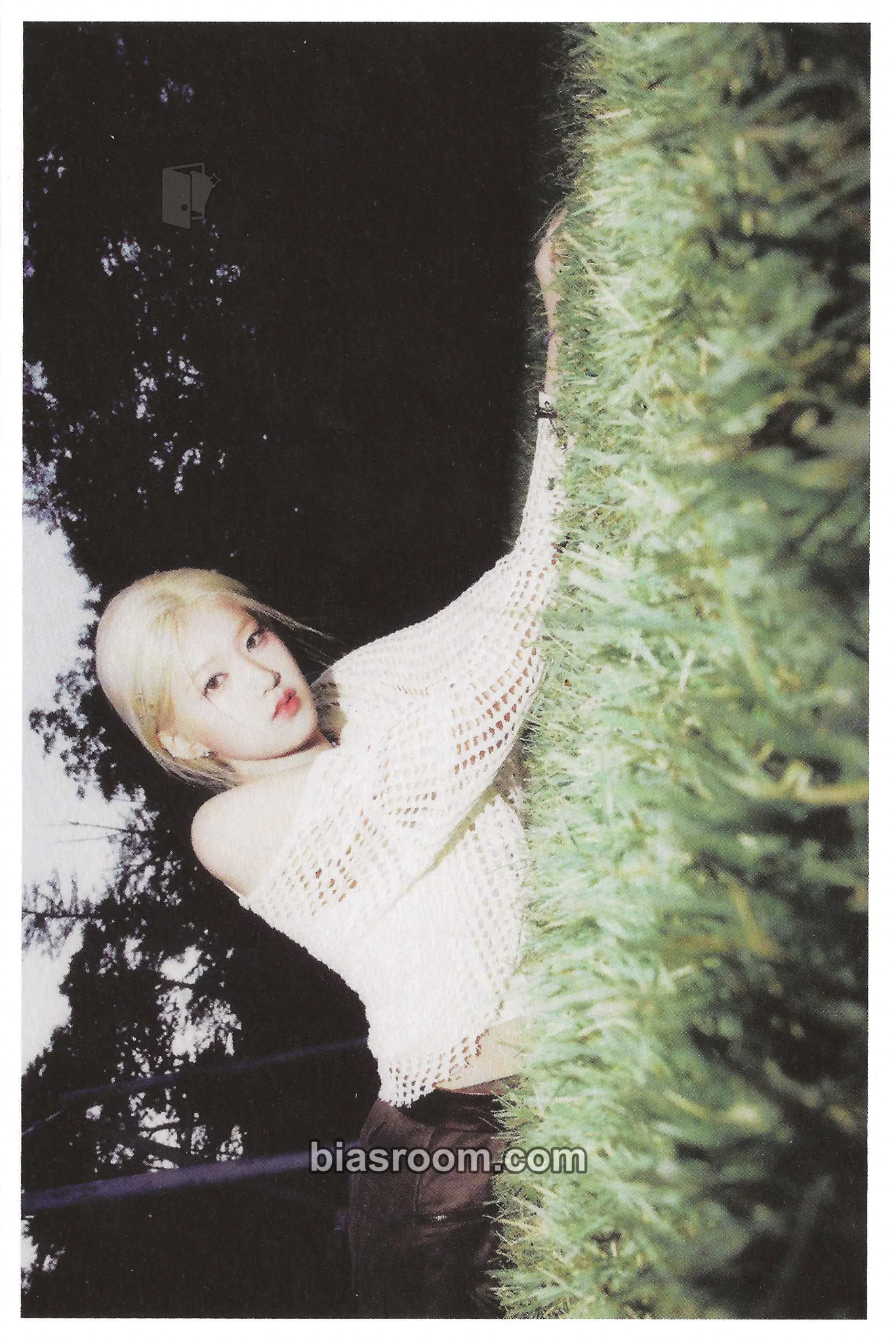 Yoon Jiyoon N/a Photocard - izna - izna K-pop photocard
