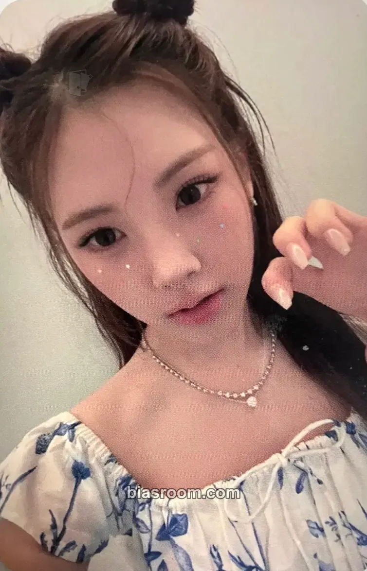 Yihyun SBS Inkigayo MC Photocard - Baby DONT Cry - Baby DONT Cry K-pop photocard