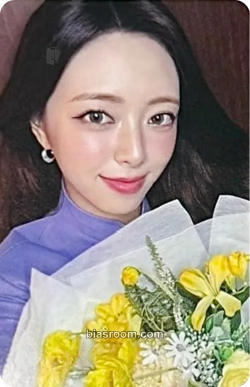 Yuna Ice Cream Photocard - ITZY - ITZY K-pop photocard