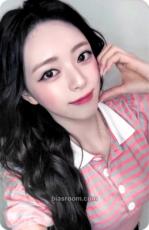 Yuna Ice Cream Photocard - ITZY - ITZY K-pop photocard