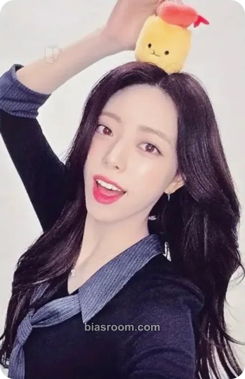 Yuna Ice Cream Photocard - ITZY - ITZY K-pop photocard