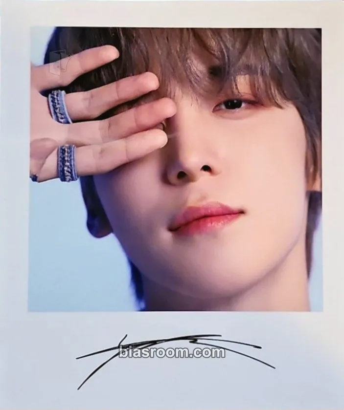 Yunho Destiny's Memories Exhibition Photocard - ATEEZ - ATEEZ K-pop photocard