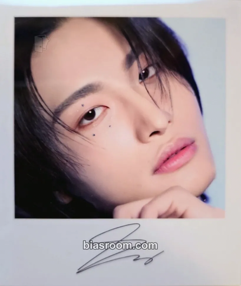 Seonghwa Destiny's Memories Exhibition Photocard - ATEEZ - ATEEZ K-pop photocard