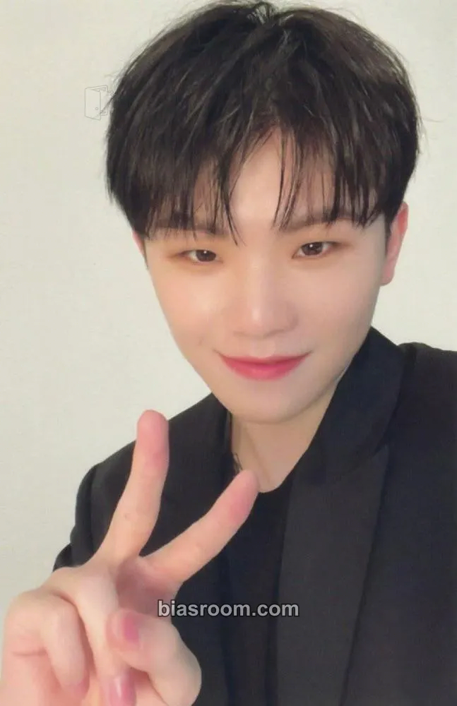 Woozi 2021 Season's Greetings Photocard - SEVENTEEN - SEVENTEEN K-pop photocard