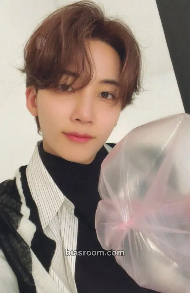 Jeonghan 2021 Season's Greetings Photocard - SEVENTEEN - SEVENTEEN K-pop photocard