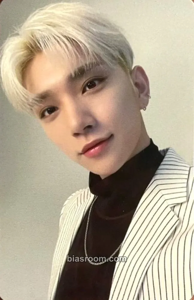 Joshua 2021 Season's Greetings Photocard - SEVENTEEN - SEVENTEEN K-pop photocard
