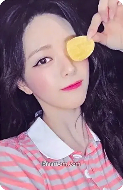 Yuna Ice Cream Photocard - ITZY - ITZY K-pop photocard
