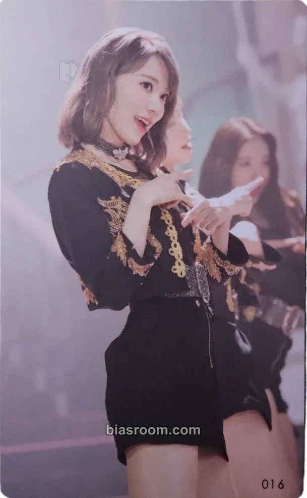 Sakura Vampire Photocard - IZ*ONE - IZ*ONE K-pop photocard