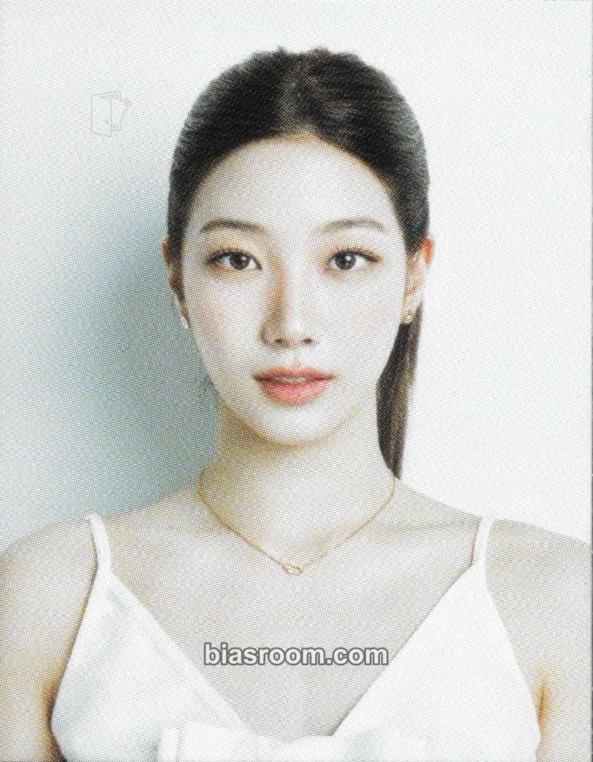Kazuha 2026 Season's Greetings ‘The Daily Fim’ Photocard - LE SSERAFIM - LE SSERAFIM K-pop photocard
