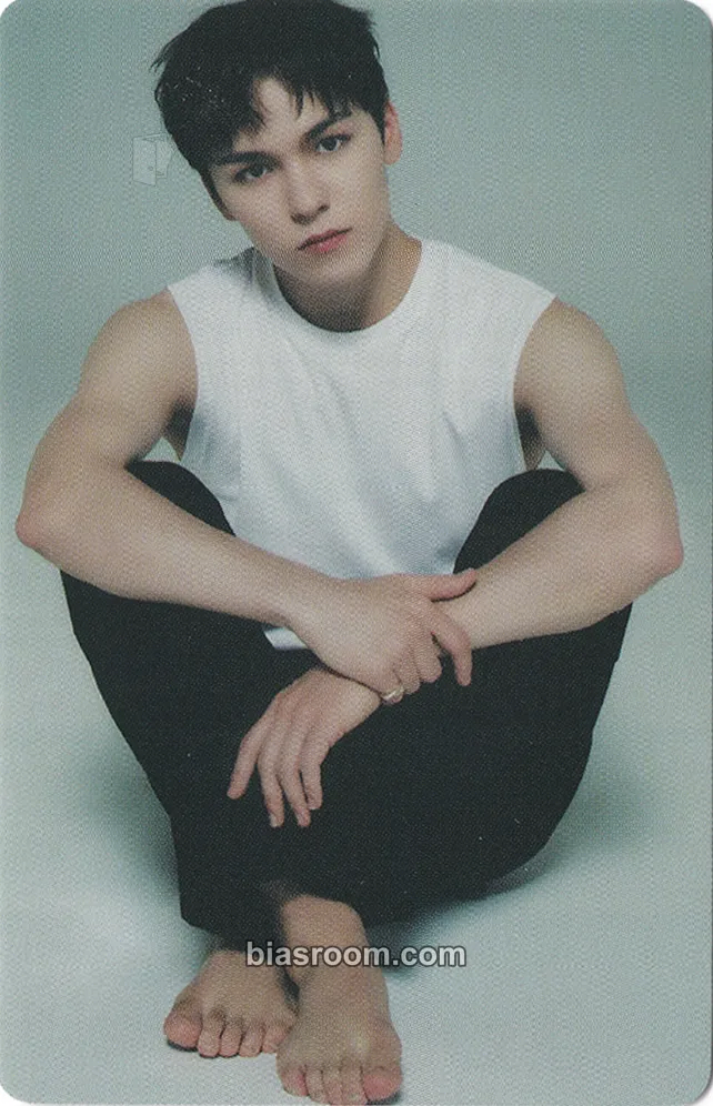 Vernon 17 IS RIGHT HERE Photocard - SEVENTEEN - SEVENTEEN K-pop photocard