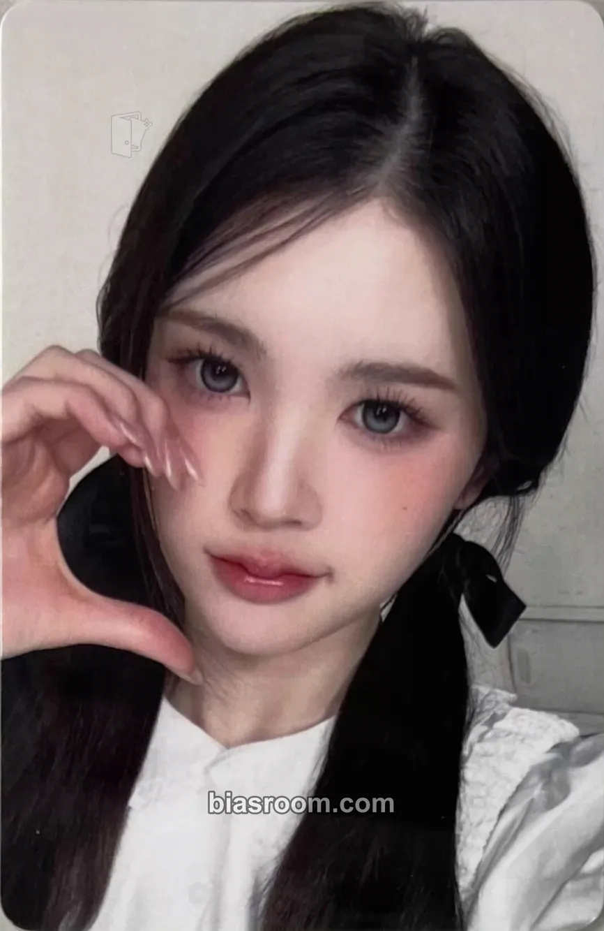 A-na Starlight Debut Photocard - Hearts2Hearts - Hearts2Hearts K-pop photocard