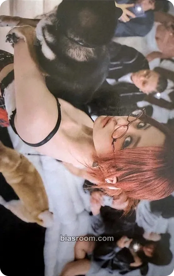 Huh Yunjin CRAZY Photocard - LE SSERAFIM - LE SSERAFIM K-pop photocard