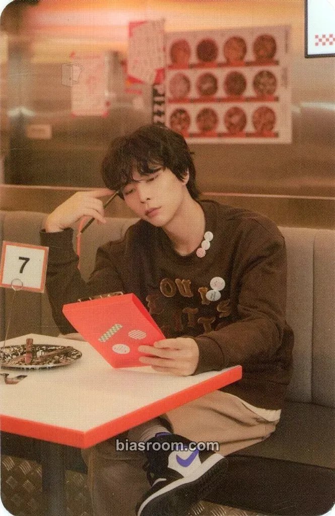 Johnny 2022 Season’s Greetings Photocard - NCT 127 - NCT 127 K-pop photocard