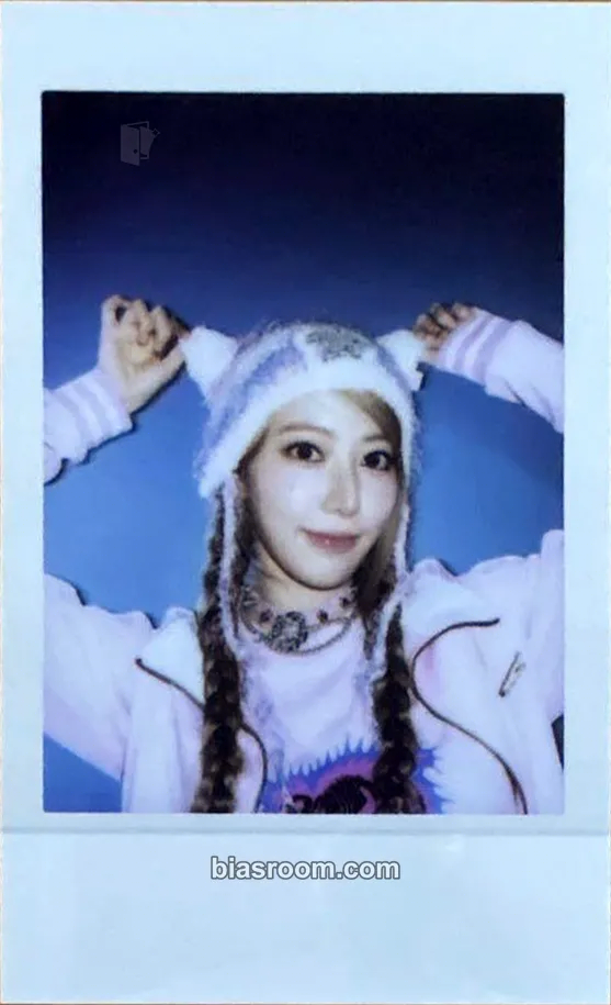 Sakura CRAZY Photocard - LE SSERAFIM - LE SSERAFIM K-pop photocard
