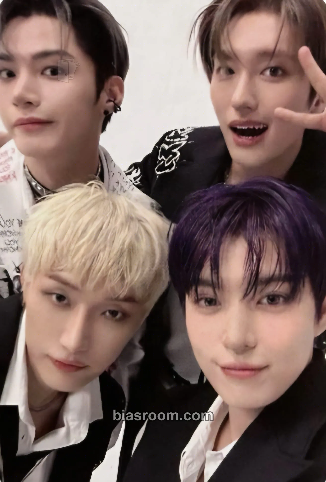 iykyk Photocard - Omega X - Omega X K-pop photocard