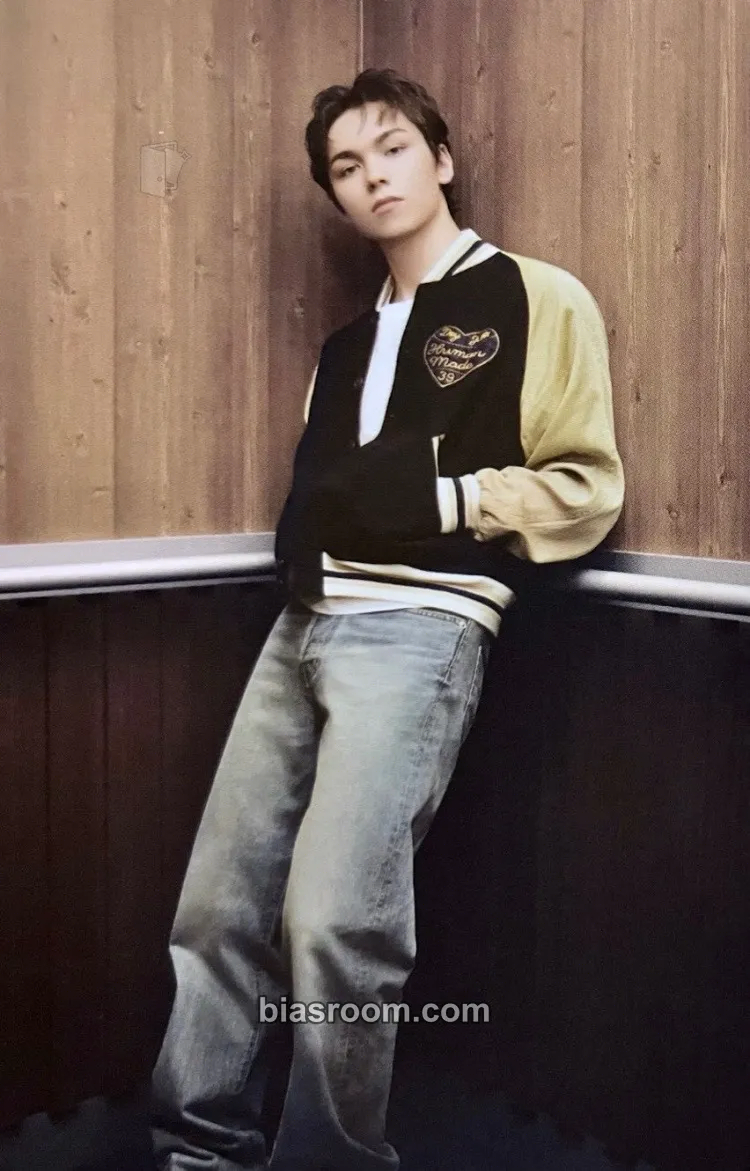 Vernon 2024 8TH SVT IN CARAT LAND Photocard - SEVENTEEN - SEVENTEEN K-pop photocard