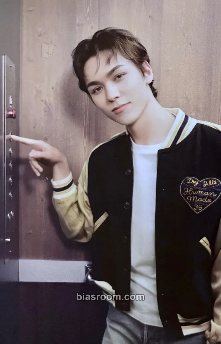 Vernon 2024 8TH SVT IN CARAT LAND Photocard - SEVENTEEN - SEVENTEEN K-pop photocard