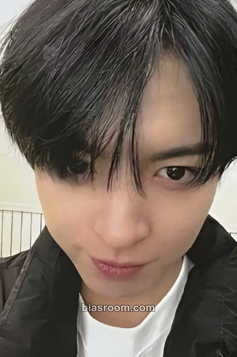 Hwichan iykyk Photocard - Omega X - Omega X K-pop photocard