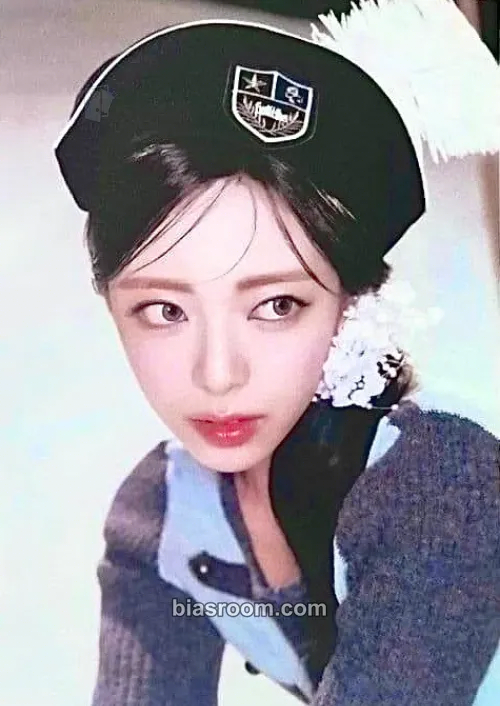 Yuna Ice Cream Photocard - ITZY - ITZY K-pop photocard