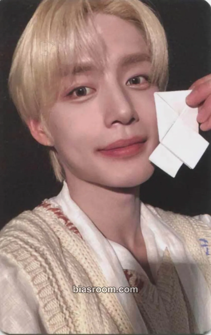 Jiwoong Cinema Paradise Photocard - ZEROBASEONE - ZEROBASEONE K-pop photocard
