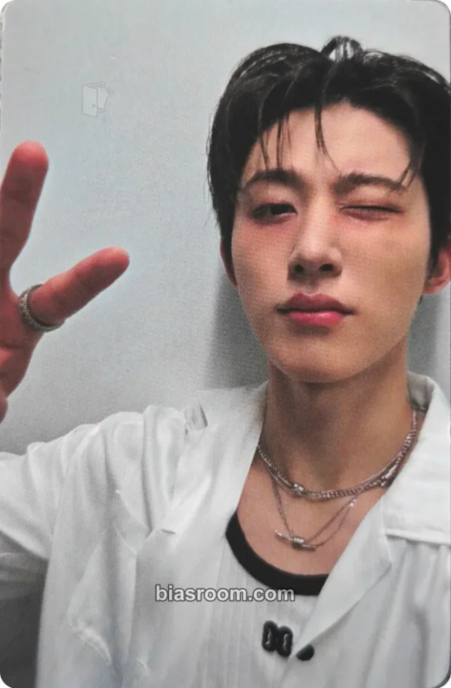 B.I B.I Wonderland  K-pop photocard