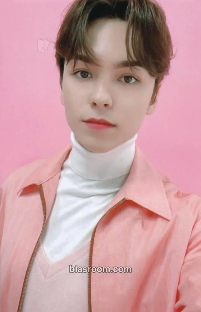 Vernon 2022 Season's Greetings Photocard - SEVENTEEN - SEVENTEEN K-pop photocard