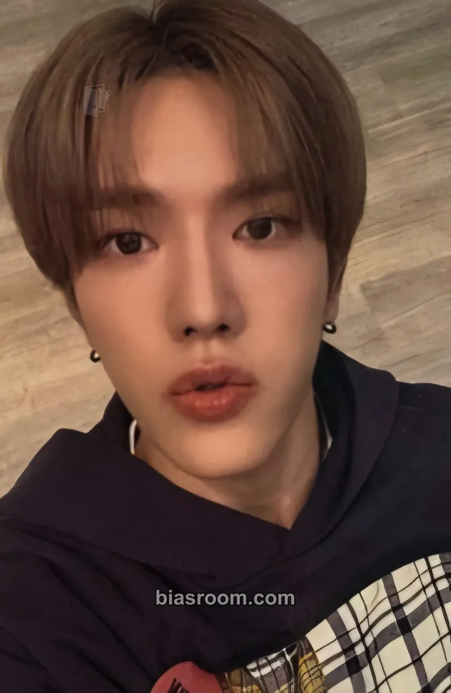 Junghoon iykyk Photocard - Omega X - Omega X K-pop photocard