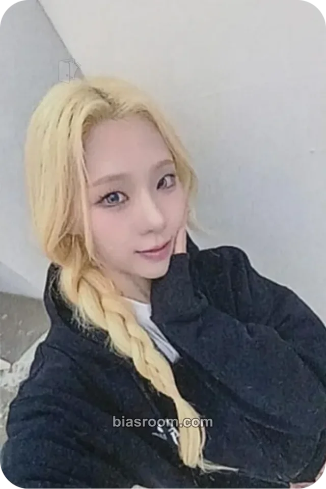 Chaerin ICHILLIN’ ICHILLIN' x PHASEWHITE K-pop photocard