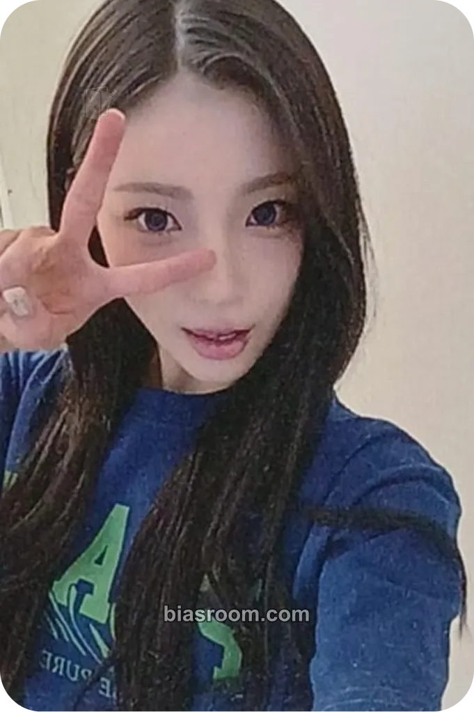 Yeju ICHILLIN' x PHASEWHITE Photocard - ICHILLIN’ - ICHILLIN’ K-pop photocard