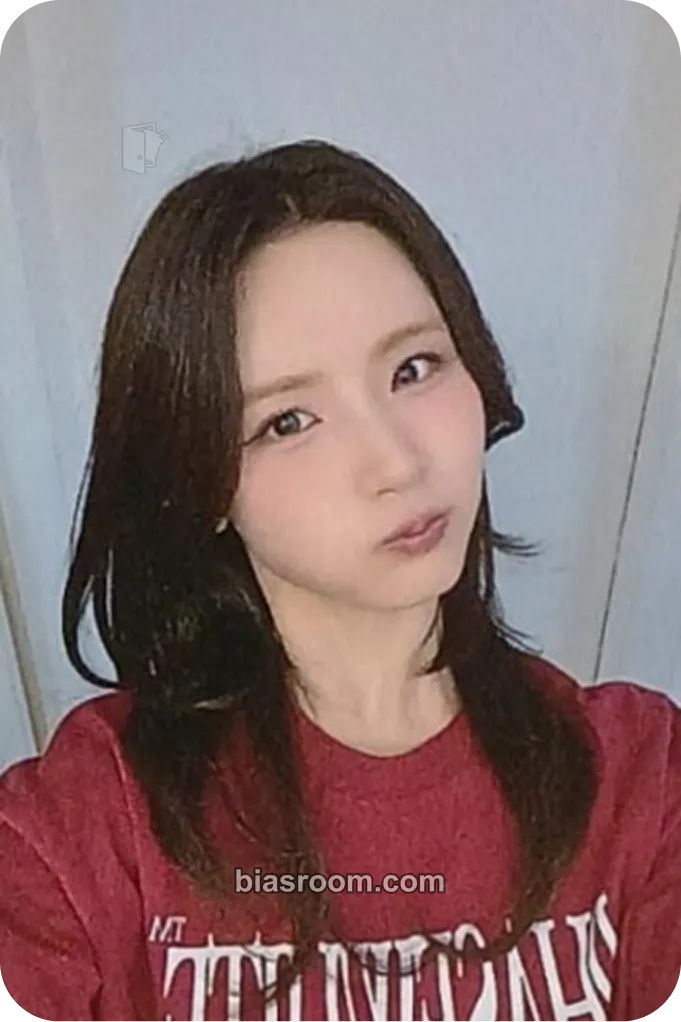 Jiyoon ICHILLIN' x PHASEWHITE Photocard - ICHILLIN’ - ICHILLIN’ K-pop photocard