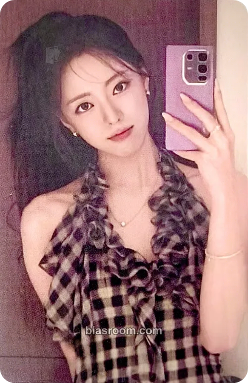 Yuna Ice Cream Photocard - ITZY - ITZY K-pop photocard