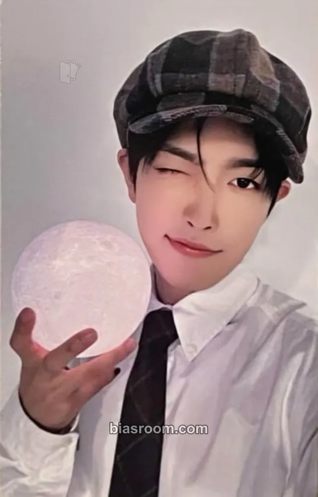Hongjoong Destiny's Memories Exhibition Photocard - ATEEZ - ATEEZ K-pop photocard