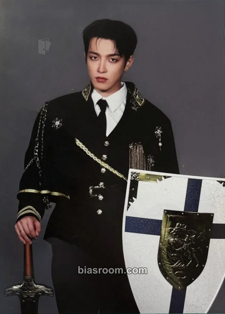 Hongjoong Destiny's Memories Exhibition Photocard - ATEEZ - ATEEZ K-pop photocard