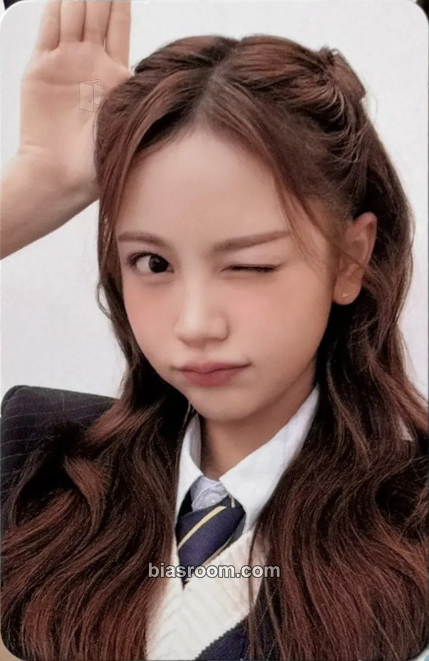 Carmen Hearts2House Photocard - Hearts2Hearts - Hearts2Hearts K-pop photocard