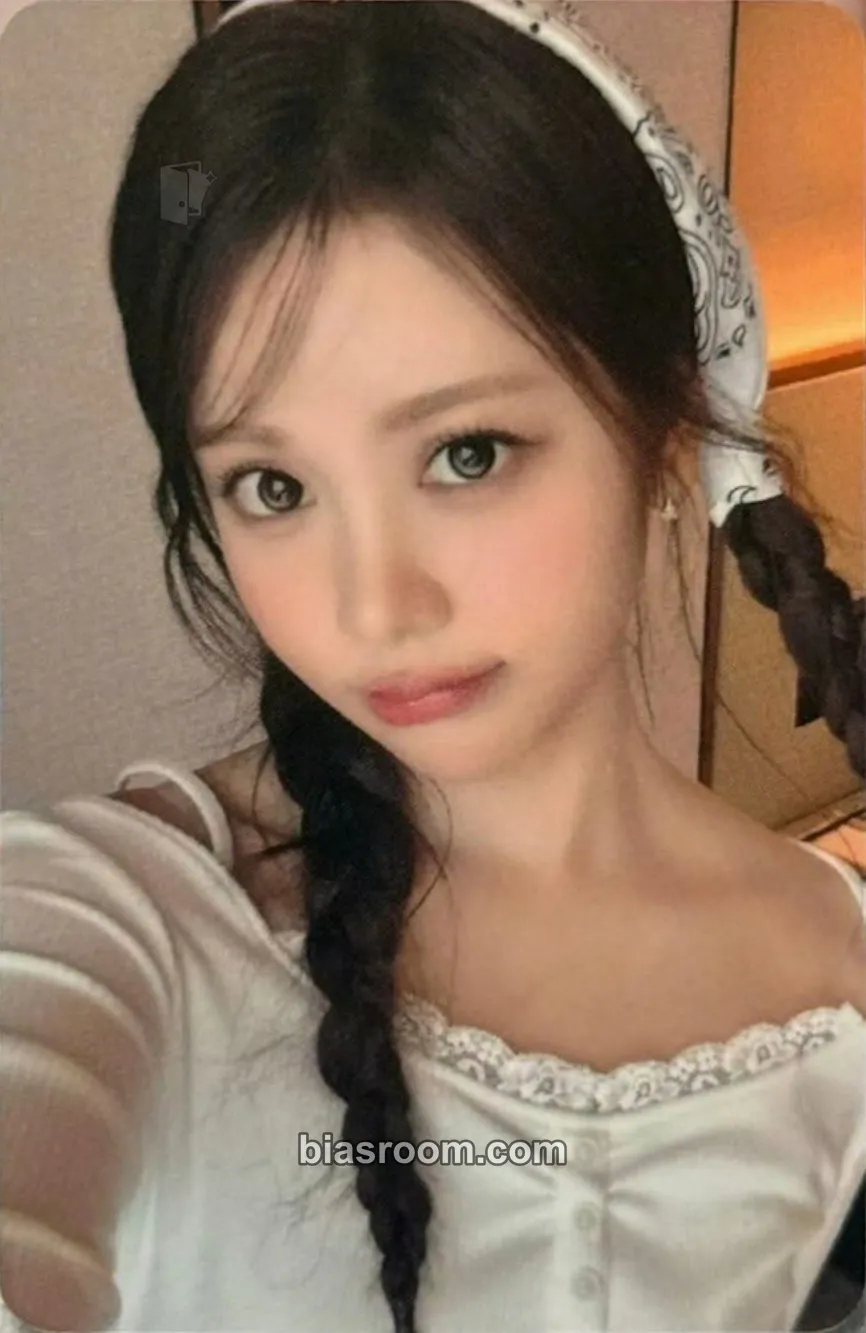 Carmen FOCUS Photocard - Hearts2Hearts - Hearts2Hearts K-pop photocard
