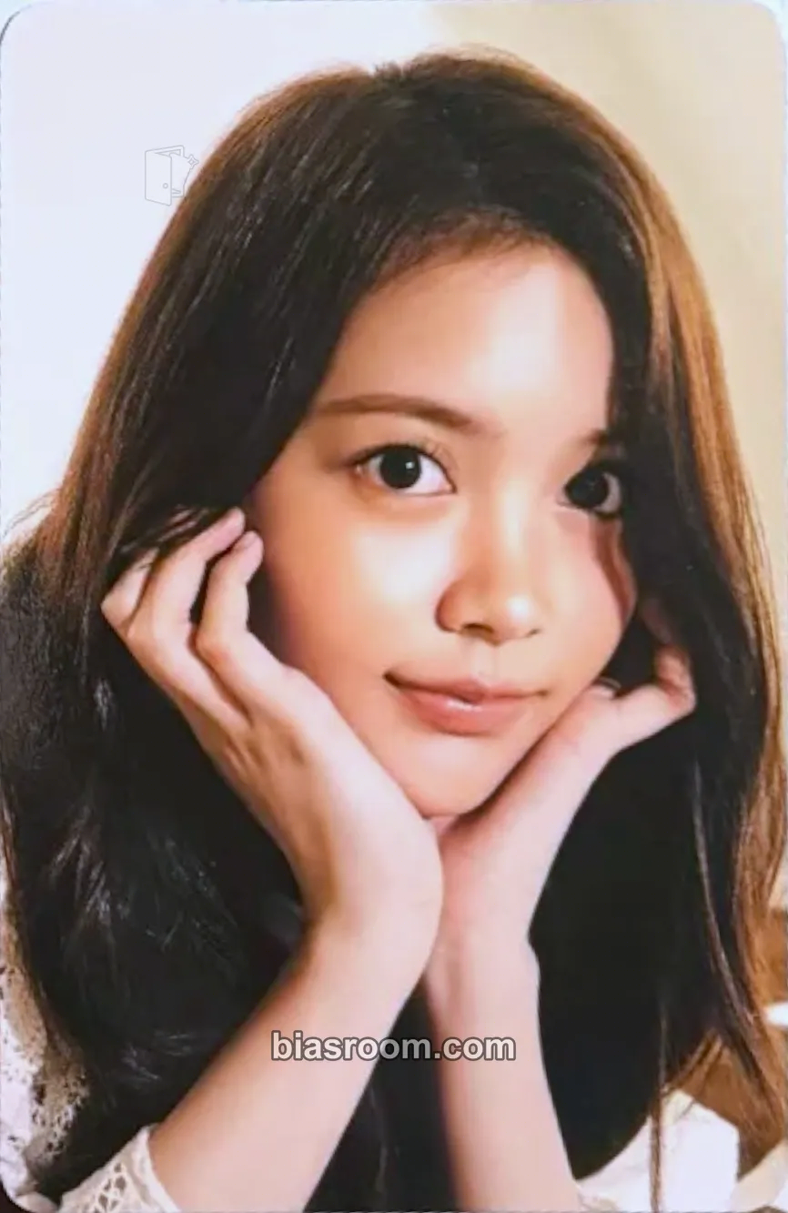 Carmen House of H : Hide And Seek Photocard - Hearts2Hearts - Hearts2Hearts K-pop photocard
