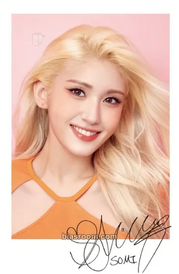 Jeon Somi Jeon Somi x L'Oreal Paris Photocard - Jeon Somi K-pop photocard