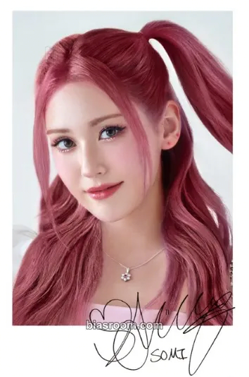 Jeon Somi Jeon Somi x L'Oreal Paris Photocard - Jeon Somi K-pop photocard
