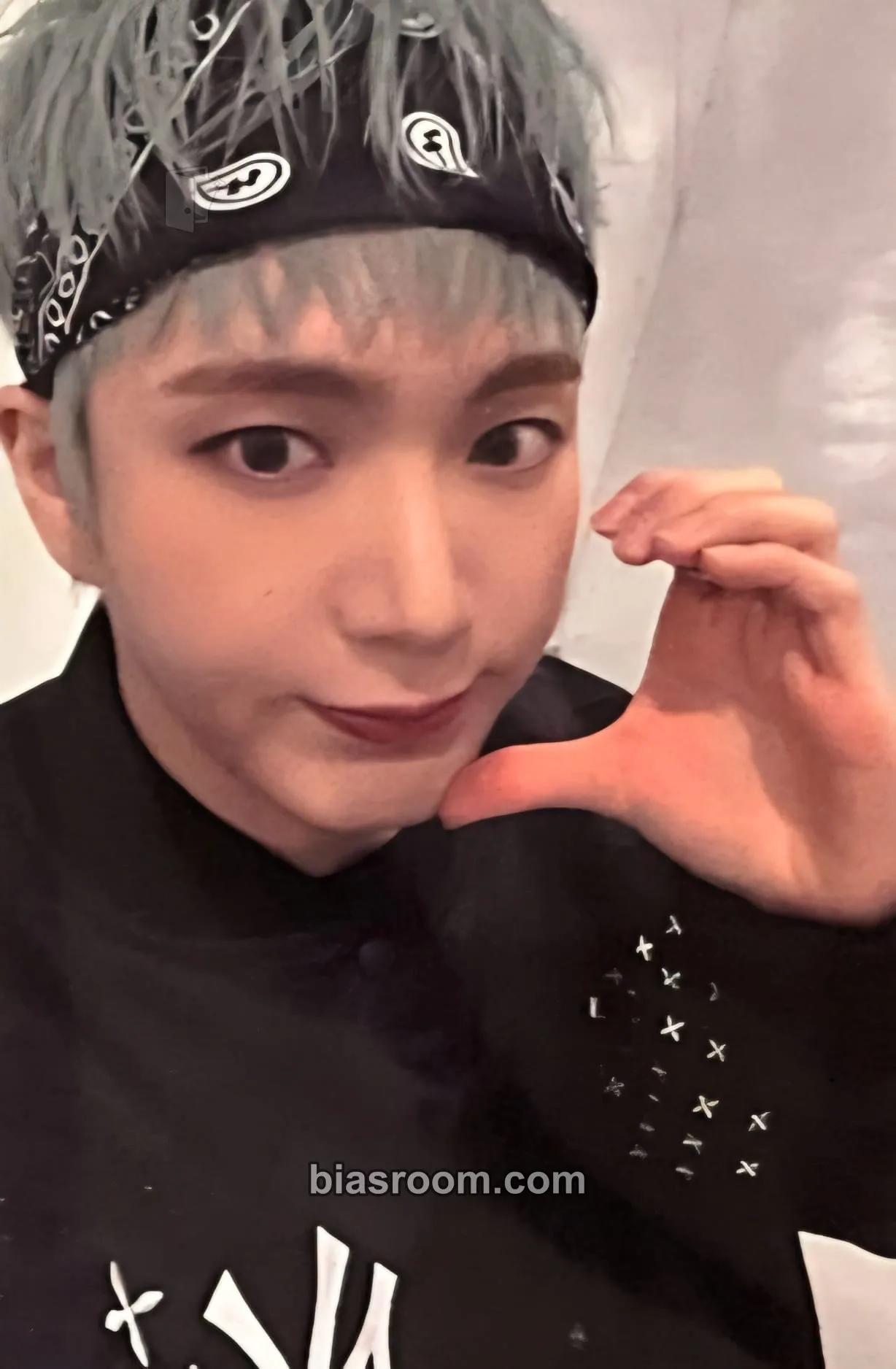 Kevin iykyk Photocard - Omega X - Omega X K-pop photocard