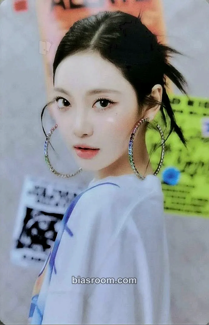 Ningning Season's Greetings (2025) Photocard - aespa - aespa K-pop photocard