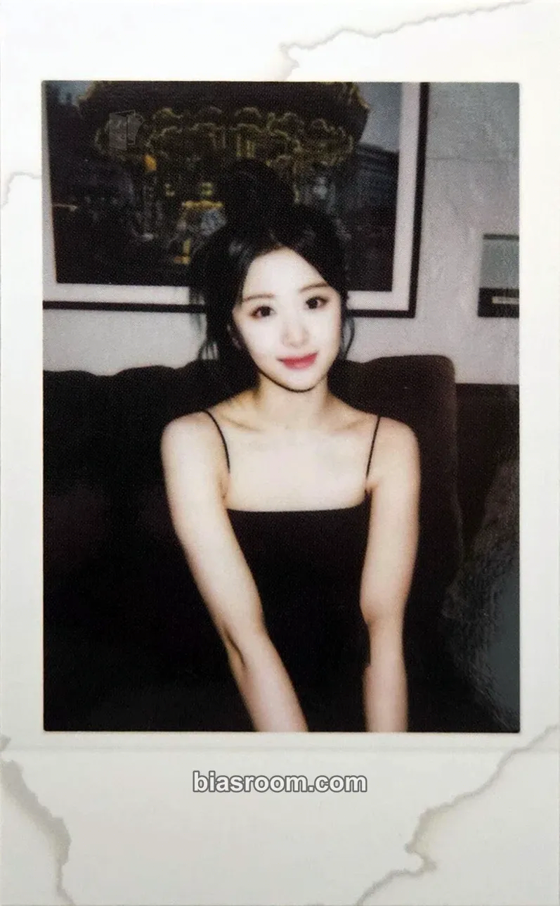 Huh Yunjin UNFORGIVEN Photocard - LE SSERAFIM - LE SSERAFIM K-pop photocard