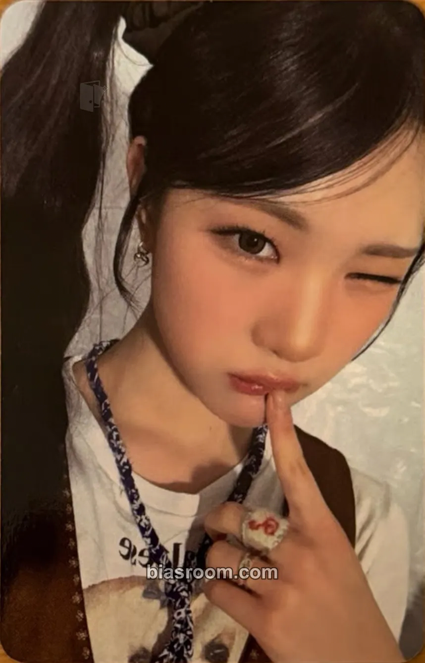 Juun FOCUS Photocard - Hearts2Hearts - Hearts2Hearts K-pop photocard