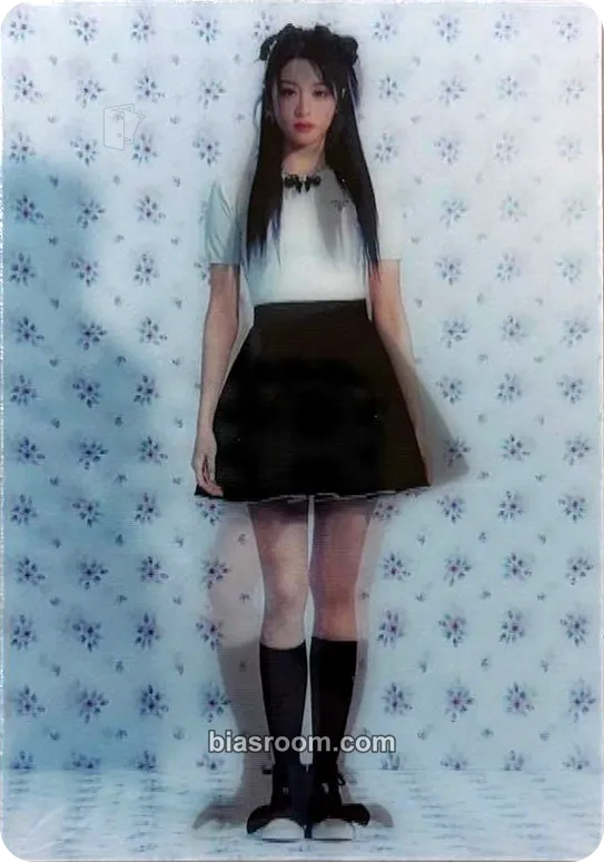 Huh Yunjin UNFORGIVEN Photocard - LE SSERAFIM - LE SSERAFIM K-pop photocard
